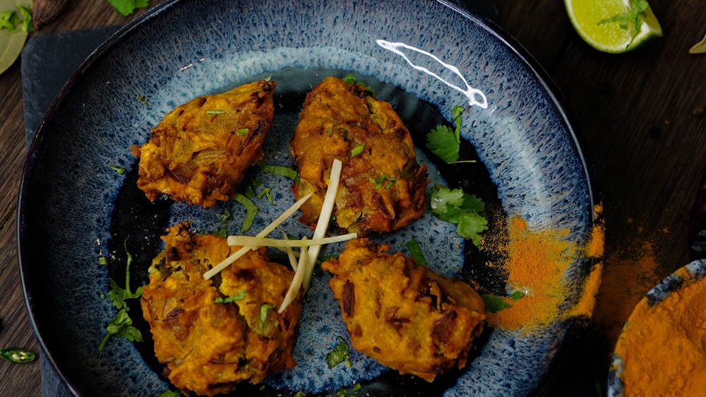 Pyaz Bhajis-Kurkuma400